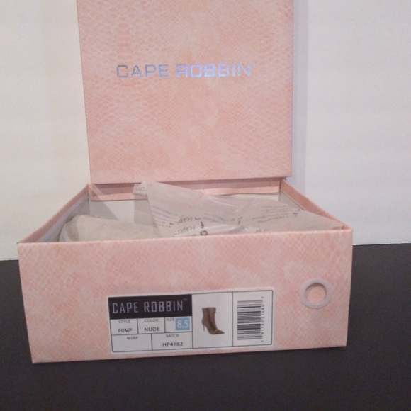 Women's Cape Robbin Tan Suede Zip Up Booties, sz 9 - Picture 4 of 7